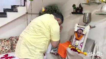 लखनपुर: MLA राजेश अग्रवाल ने रायपुर स्थित हास्य कवि पदम श्री स्व. सुरेंद्र दुबे जी के निवास पहुंचकर उन्हें श्रद्धांजलि अर्पित की