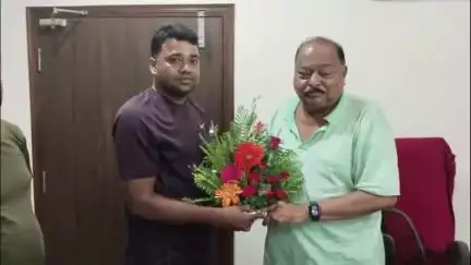 बड़कीटांड पंचायत के उपमुखिया ने राज्यसभा सांसद से बोड़ो स्थित आवास पर की मुलाक़ात