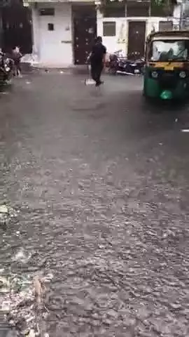 धोबी चौक नया बाजार में भरा आज पानी सारे घरों में लोगो को हो रही है बहुत परेशानी