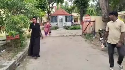 निचलौल: बढ़या टोला गेढ़ीहवा में बिजली कनेक्शन रोकने पर बेटे ने मां और बहन को दौड़ा-दौड़ाकर पीटा