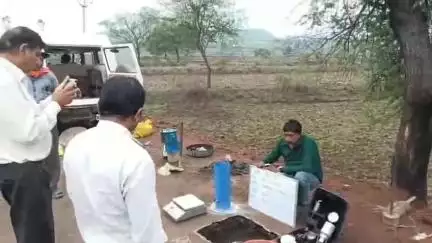 बजाग: पीएम जनमन योजना: विकमपुर से भदराटोला तक बनी सड़क का अधिकारियों ने किया निरीक्षण, जांच के लिए लिए सैंपल