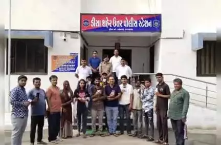 ડીસા ઉતર પોલીસ સ્ટેશન ખાતે 2.81.499 ના 16 જેટલા મોબાઈલ શોધી મુળ માલિકોને પરત અપાયાં
