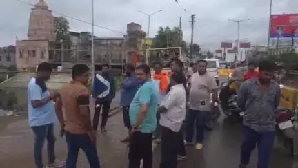 कोंडागांव: राम मंदिर तालाब के पास भूस्खलन की सूचना पर जिला प्रशासन मौके पर पहुंचा, SDM ने सुरक्षा को लेकर दिए जरूरी निर्देश