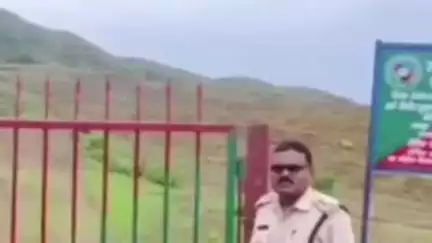 सेंधवा: सेंधवा में वन विभाग लगाएगा 1,84,000 पौधे, आछली पहाड़ी पर हरियाली अभियान में 50,000 पौधे रोपे