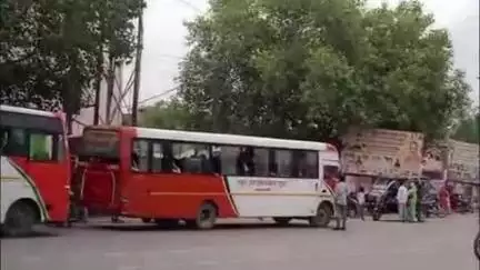 महाराजगंज: बछरावां बस स्टॉप पर डीआरएम के आदेश की अवहेलना कर रहे हैं परिवहन निगम के बस चालक