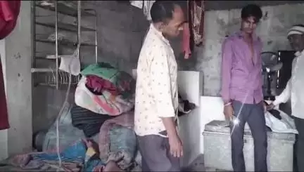 बांसवाड़ा: छोटी सरवन कस्बे में अज्ञात कारणों से एक व्यक्ति ने घर के अंदर फांसी लगाकर जान दी, शव को मोर्चरी में रखा गया