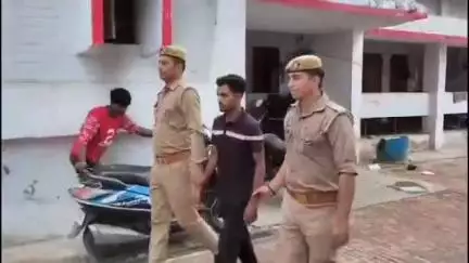तिलहर: निगोही पुलिस ने चोरी की मोटरसाइकिल के साथ एक अभियुक्त को घुसगवां गांव से गिरफ्तार किया, भेजा जेल