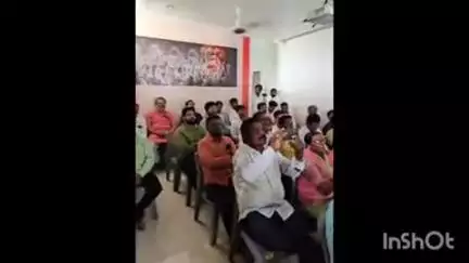 वाशिम: आमदार श्याम खोडे यांच्या जनसंपर्क कार्यालयात नागरिकांनी प्रधानमंत्री  मोदी यांचा मन की बातमी कार्यक्रमाचा घेतला लाभ