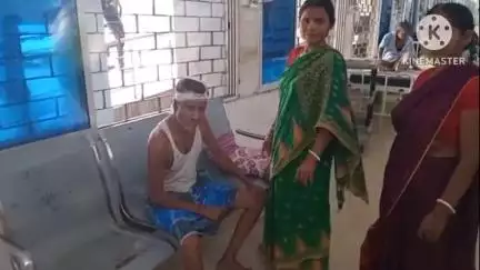 साहिबगंज: पुरानी साहिबगंज मोहल्ले में सांड के हमले से एक व्यक्ति गंभीर रूप से घायल, अस्पताल में भर्ती