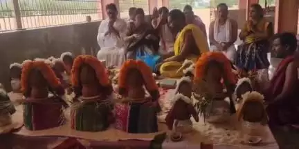 కనిగిరి: మున్సిపాలిటీ పరిధిలోని శ్రీ లక్ష్మీనరసింహ స్వామి ఆలయంలో వారాహి నవరాత్రుల్లో భాగంగా వర్షాలు కురవాలని చండీ హోమం నిర్వహణ