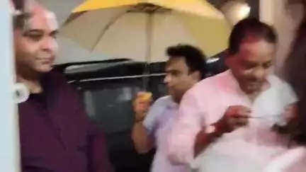 आंवला: वैश्य समाज के प्रदेश अध्यक्ष आंवला पहुंचे, 12 जुलाई के कार्यक्रम को लेकर महिला संगठन की जिलाध्यक्ष के आवास पर हुई बैठक