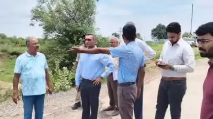 कोटर: तिघरा रपटे पर कलेक्टर और एसपी ने पहुंचकर स्थिति का जायजा लिया