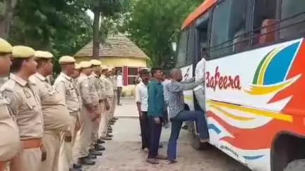 सीतापुर: शहर कोतवाली समेत कई थानेदारों ने 4 हिस्ट्रीशीटर सहित 26 वारंटी अपराधियों को किया गिरफ्तार, भेजा जेल