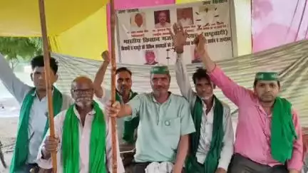 तिलहर: चीनी मिल ग्राउंड में भाकियू का धरना 15वें दिन भी जारी, किसान आवारा पशु व अन्य समस्याओं को लेकर कर रहे धरना प्रदर्शन