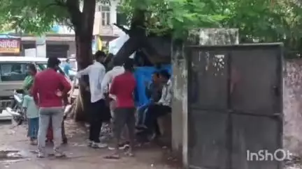 उन्नाव: उन्नाव थाना दही क्षेत्र में सड़क हादसे में युवक की दर्दनाक मौत, पोस्टमार्टम हाउस पहुंचे परिजन बेहाल