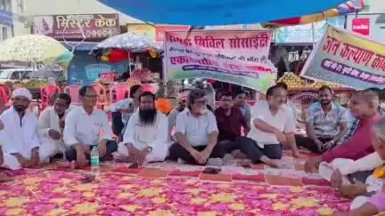 रोसड़ा: रोसड़ा टावर चौक पर स्थानीय जनसमस्याओं को लेकर सिविल सोसाइटी का एक दिवसीय धरना प्रदर्शन