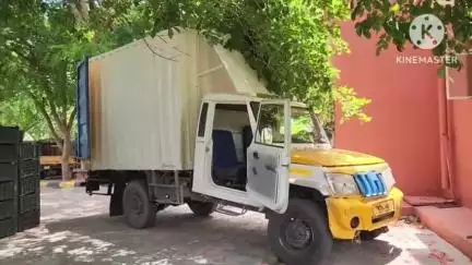 வாணியம்பாடி: நெக்குந்தி சுங்கசாவடி அருகே வேனில் கடத்தி வரப்பட்ட 5 லட்சம் மதிப்பிலான குட்கா மற்றும் வேன் பறிமுதல்