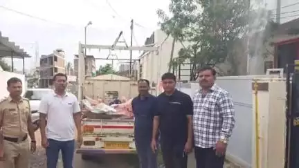 नगर: गोवशीय जनावरांची कत्तल करत गोमास विक्री करणाऱ्यांवर छापा : मुकूंद नगर येथे कारवाई