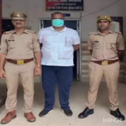 नजीबाबाद: थाना मण्डावली पुलिस ने धोखाधड़ी करते हुए कूटरचित दस्तावेज तैयार करने के मामले में वांछित अभियुक्त को किया गिरफ्तार