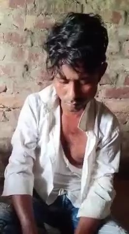 আজকে মহিষমারি এলাকা থেকে এই ছেলে টা ধরা পড়েছে ছেলেটার বাড়ি রঘুনাথপুর খোলাখালী অনেক দিন ধরে মেয়েদের নিয়ে এই জঘন্যতম কাজ ক