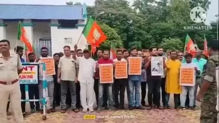 পুরুলিয়া ২: সুকান্ত মজুমদারকে পুলিশি হেনস্থার অভিযোগে মফস্বল থানার সামনে বিক্ষোভ BJP-র