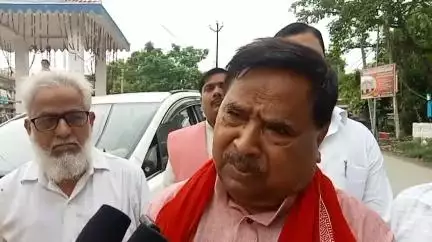 बांसडीह: सड़क हादसे में 5 वर्षीय मासूम बालक की मौत के बाद ग्रामीणों पर हुए मुकदमे को लेकर हालपुर में सपा ने किया विशाल जनसभा
