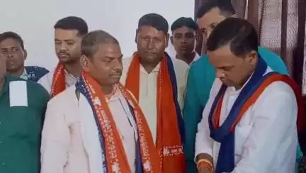 राजातालाब: वाराणसी में रोहनिया विधायक ने अभियान के तहत सैकड़ों लोगों को बनाया सक्रिय सदस्य