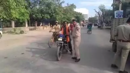 मधुबनी: ट्रैफिक थाना पुलिस ने थाना चौक के समीप 7 वाहनों का ₹15,000 का ई-चालान काटा