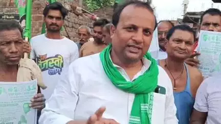 कोईलवर: गीधा इंडस्ट्रियल एरिया की फैक्ट्रियों में बाहरी लोगों को नौकरी मिलने पर भड़के राजद नेता रघुपति यादव