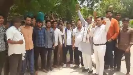 मुरैना नगर: जाटव समाज और अंबेडकर पर अभद्र टिप्पणी करने वाले आरोपी के खिलाफ FIR दर्ज कराने थाने पहुंचे लोग