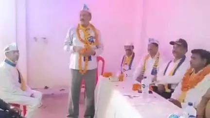 भिंड नगर: भिंड: आम आदमी पार्टी कार्यालय पर प्रदेश उपाध्यक्ष ने कार्यकर्ताओं के साथ की बैठक, गड्ढों को बताया जिम्मेदार