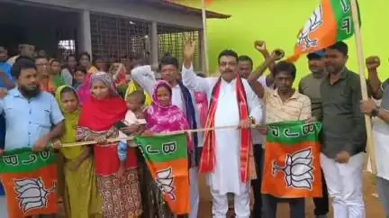 সোনামুড়া: ৩ পরিবারের ১৪ জন ভোটার CPI(M) দল ত্যাগ করে বিজেপি দলে শামিল,ঘটনা বক্সনগর