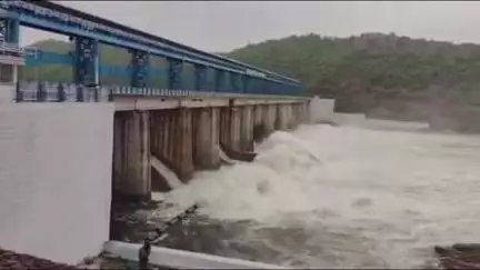 नौगांव: हरपालपुर के पास लहचूरा डैम का जलस्तर बढ़ने से खोले 6 फाटक, 45600 क्यूसेक पानी छोड़ा!