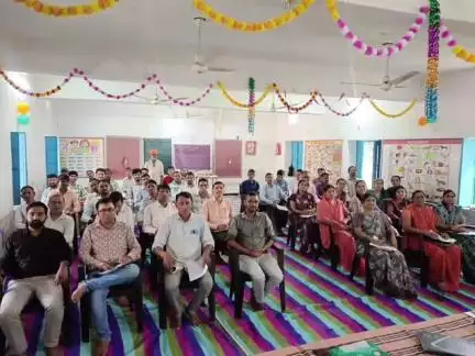 डूंगरपुर: वागड़ सेवा संस्थान डूंगरपुर की ओर से संचालित वागड़ विद्या विहार उमावि फलोज में रविवार को आचार्य प्रशिक्षण शिविर का आयोजन