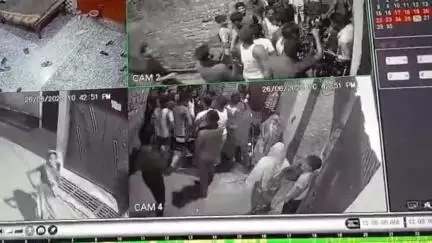 आंवला: आंवला में घर में घुसकर मारपीट का वीडियो वायरल, पीड़ित ने पुलिस में दी शिकायत, पूरा मामला सीसीटीवी में कैद