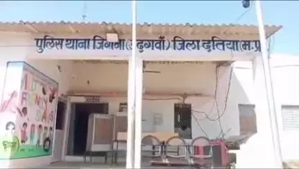 दतिया: राजपुर: घर में घुसकर व्यक्ति ने महिला से की छेड़छाड़, बचाने आई महिला से धक्का-मुक्की