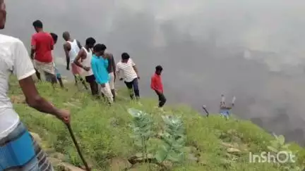 पूर्वी टुंडी: सोहनाद डैम में पानी के ऊपर मिला अज्ञात शव, क्षेत्र में फैली सनसनी