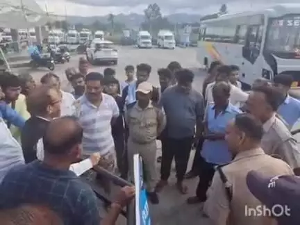 विकासनगर: विकासनगर विधायक ने हरबर्टपुर में चारधाम यात्रियों के लिए बनाए गए यात्री पड़ाव पर पहुंचकर यात्रियों से की मुलाकात