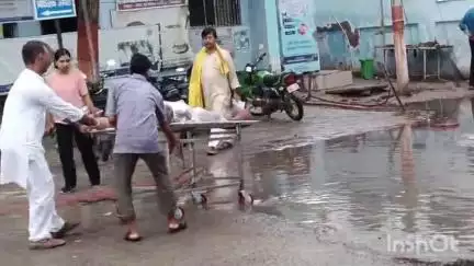 हाजीपुर: पासवान चौक के पास अज्ञात बस ने मारी टक्कर, एक व्यक्ति घायल, अस्पताल में भर्ती
