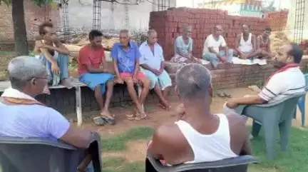 ऑल इंडिया फॉरवर्ड ब्लॉक ने गांडेय प्रखंड में सरकार के आदेशानुसार तीन माह का अग्रिम राशन वितरण किए जाने में गड़बड़ी का आरोप लगाते हुए संबंधित अधिकारियों एवं जिला प्रशासन से इसकी जांच और कार्रवाई तथा समुचित राशन का वितरण कराने की मांग की है।