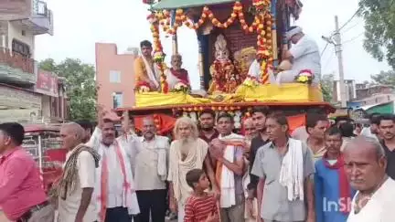 कर्वी: एलआईसी चौराहे से भगवान जगन्नाथ स्वामी महाराज की रथयात्रा सोनपुर के लिए रवाना हुई