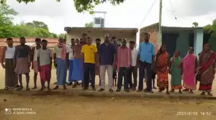 फुलझरिया पंचायत में जनता पानी, राशन सहित अन्य सवालों से जूझ रही है, लेकिन शासन प्रशासन या सांसद विधायक कोई सुध नहीं ले रहे हैं..