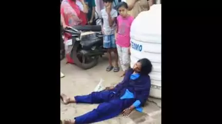 नीमच नगर: पीपली चौक के पास बेसुध मिली भगवानपुरा की महिला, जिला अस्पताल में भर्ती