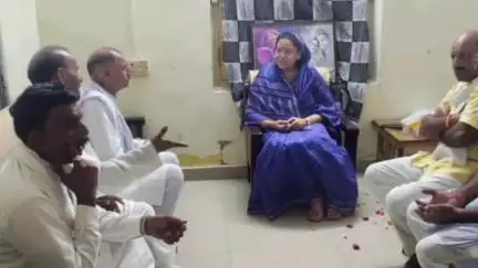 भिंड नगर: सांसद ने सिंचाई विभाग कॉलोनी स्थित निवास पर क्षेत्रीय नागरिकों और भाजपा कार्यकर्ताओं से की मुलाकात