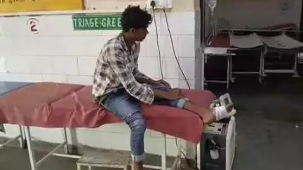 खलीलाबाद: बिहार के कटिहार से नौकरी की तलाश में पानीपत जा रहे 2 युवकों का मगहर रेलवे स्टेशन प्लेटफार्म पर टकराने से पैर हुए घायल