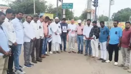 అసిఫాబాద్: స్వేచ్ఛ ఆత్మహత్యకు కారణమైన వారిని శిక్షించాలి: ఆసిఫాబాద్ మీడియా జేఏసీ నాయకులు