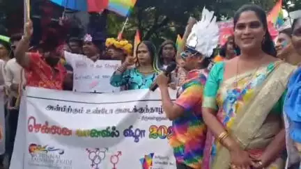 எழும்பூர்: திடீர் வண்ணமயமான ராஜரத்தினம் மைதானம் - வண்ண வண்ண ஆடைகள் அணிந்து LGBTQ மக்கள் பேரணி
