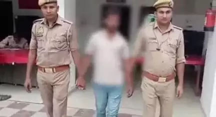 सासनी: दहेज हत्या के मुकदमे से संबंधित मोहल्ला मंदिर वाला किशनपुरी निवासी एक अभियुक्त को कोतवाली सासनी पुलिस ने किया गिरफ्तार