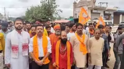 जबेरा: चंडी चोपरा में गाय की हत्या के आरोपियों के न पकड़े जाने पर बजरंग दल कार्यकर्ताओं ने जबेरा हाईवे पर किया चक्का जाम