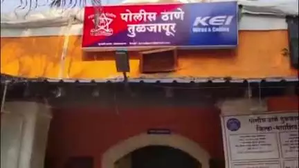 तुळजापूर: शहरातील नविन बसस्थानकातुन बसमध्ये चढत असताना महीलेच्या गळ्यातील मिनी गंठण चोरी,तु.पो.गुन्हा दाखल